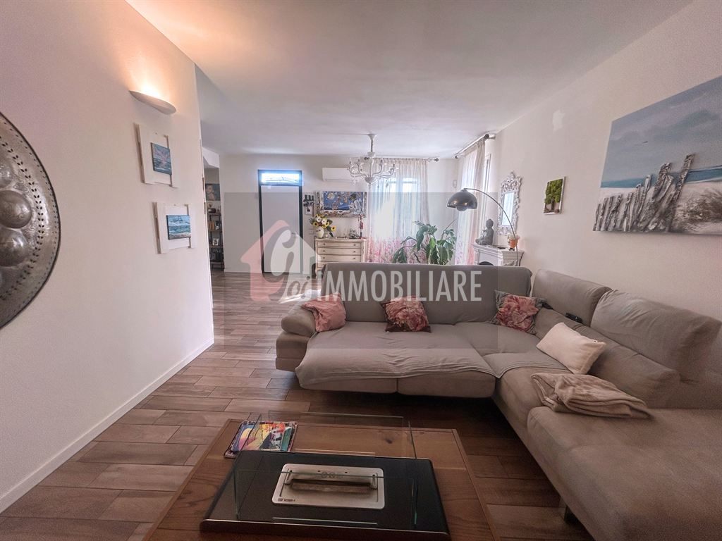 Prestigiosa villa con giardino