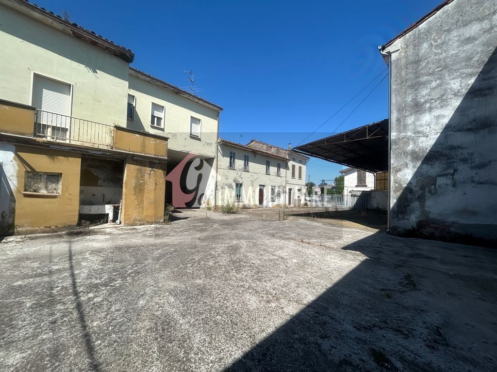 Ampia proprietà immobiliare