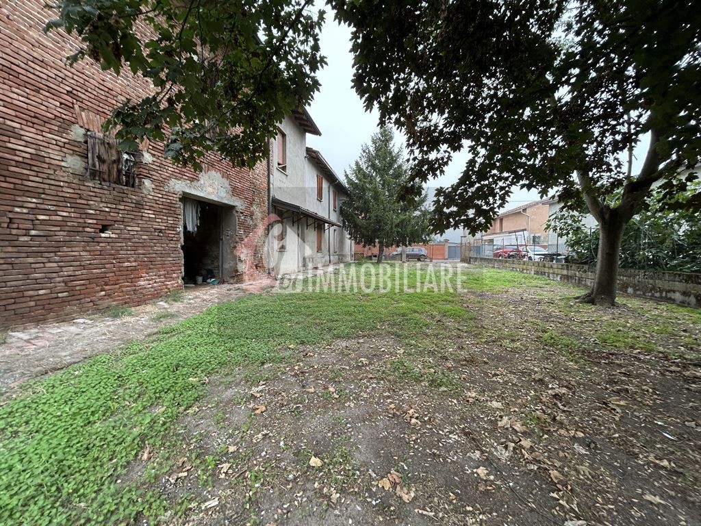 Ampia casa con giardino e rustico