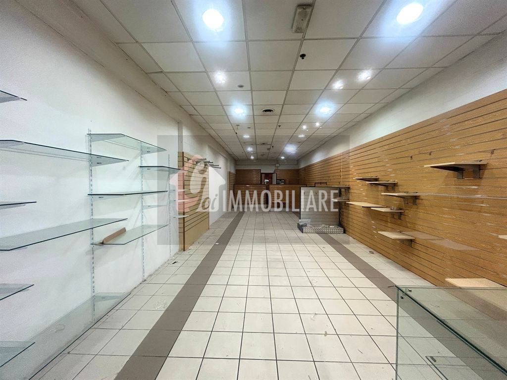 Negozio nel centro commerciale Padano