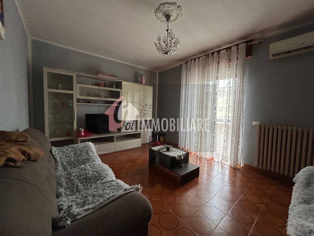 Ampio e Luminoso Appartamento all’Ultimo Piano a Due Passi dal Centro